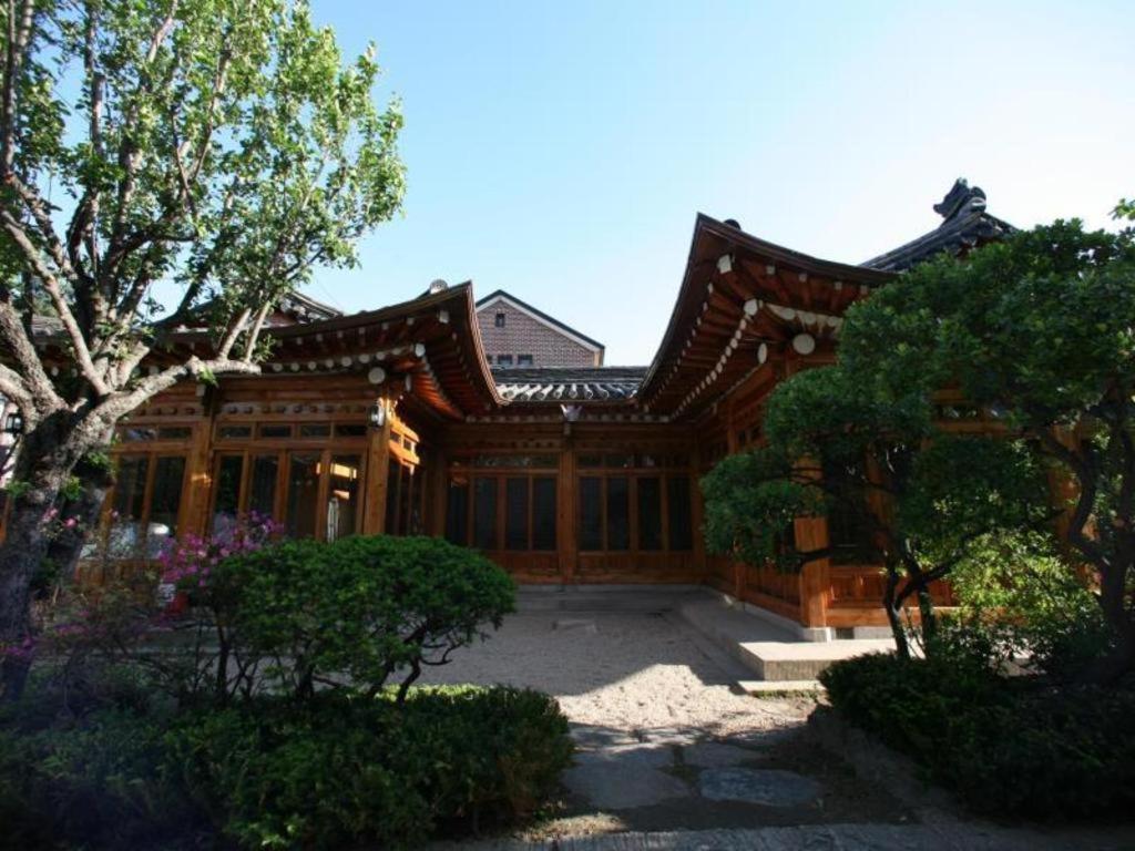 โพนุม 1957 ฮันอก แอนด์ บูทิก Hotel โซล ภายนอก รูปภาพ